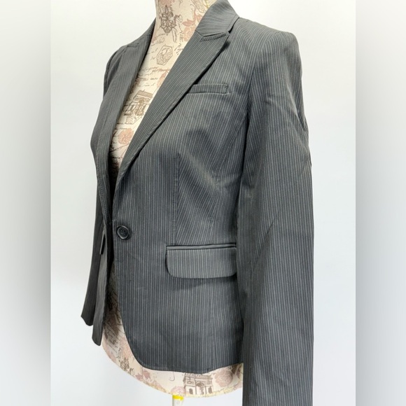 BANANA REPUBLIC Gray pinstriped crop blazer size S - Picture 6 of 11